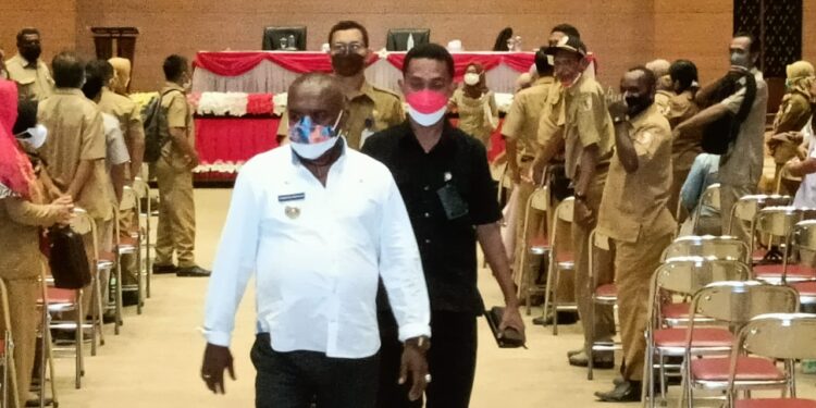 Pengakuan Polos Romanus Mbaraka: ‘Kalau Disuruh Nyanyi, Saya Tidak Bisa’
