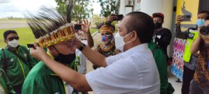 Ketua Subda PON Merauke Sambut 35 kontingen Jatim  di Bandara Mopah