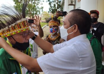 Ketua Subda PON Merauke Sambut 35 kontingen Jatim  di Bandara Mopah