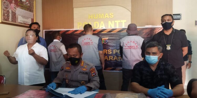 Polda NTT Serahkan 3 Tersangka Kasus Korupsi Awololong, Terancam 20 Tahun Penjara