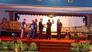 Bupati Agas Andreas Dapat Penghargaan Tokoh Peduli Kesehatan Jiwa