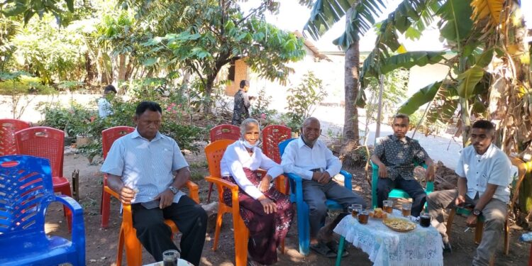 Rayakan 25 Tahun Pensiun Guru, Pit Pana Tukan Donasikan Buku Untuk Anak TK/PAUD di Lembata