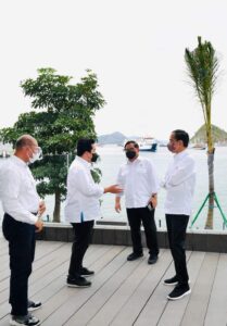 Presiden Jokowi Nikmati Senja Di Labuan Bajo