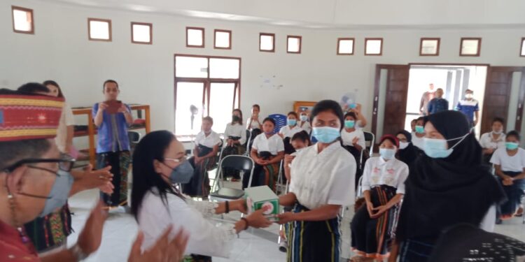 Bupati Agas : Desain Tenunan Matim Harus Jangkau Seluruh Dunia