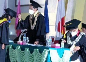 Rektor Unwira Kupang Lepas 736 Wisudawan : Jadilah Abdi Yang Rendah Hati