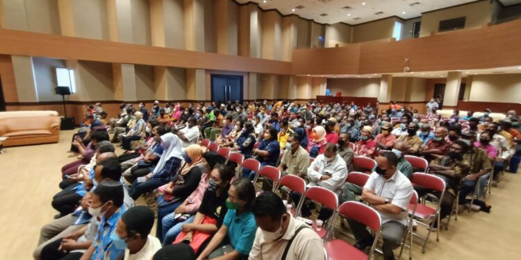 Pertemuan Dengan Ratusan Ketua RT, Romanus : Politik Sudah Selesai, Mari Kita Bersatu