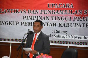 Bupati Manggarai Hery Lantik 8 Pimpinan Tinggi Pratama Pola Promosi