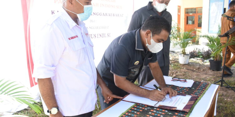 Bupati Edi Endi Resmikan UDD PMI Manggarai Barat