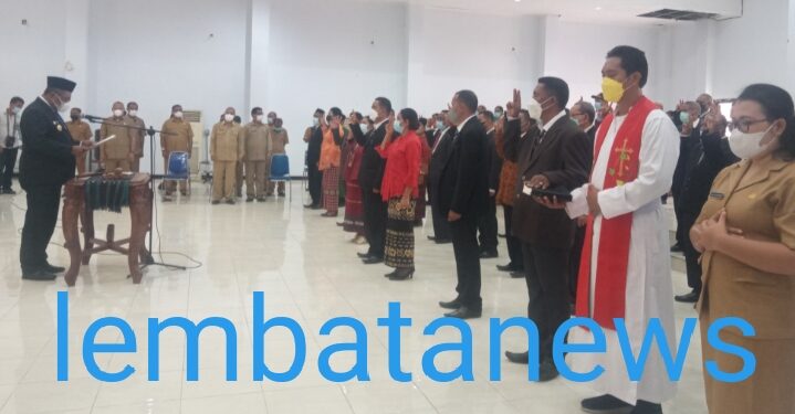 Bupati Lembata Lantik Kepala Sekolah, Harus Bahagia Tinggal di Kampung Bersama Keluarga