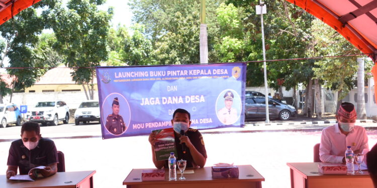 Cegah Korupsi Dana Desa, Kajari Mabar Luncurkan Buku Pintar