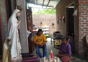 Rudi Keraf Temukan Patung Bunda Maria di Laut, Umat Datang Berdoa