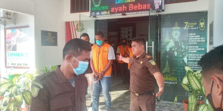 Kejari Lembata Tetapkan MR, CN, dan YRT, Tersangka Dugaan Korupsi Pembangunan Kantor Camat Buyasuri