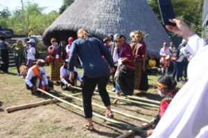 City Tour di Goa Batu Cermin, Peserta IAWP Beri Apresiasi Keanekaragam Produk UMKM