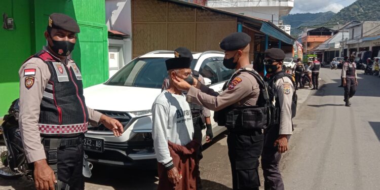 Polres Ende Patroli Rutin Himbau Masyarakat Tertib Prokes