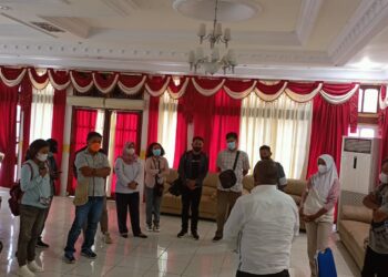 Pertemuan Dengan Jurnalis Merauke,  Romanus : Hati-Hatilah Memilih Nara Sumber