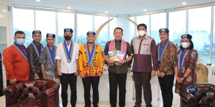 Terima Pengurus GMKI, Bamsoet Ajak Elemen Mahasiswa Masifkan Sosialisasi 4 Pilar MPR RI