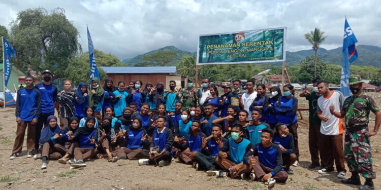 Dandim 1624/Flotim Letkol Czi Imanda Setyawan Pimpin Penghijauan dan Penanaman Pohon Serentak