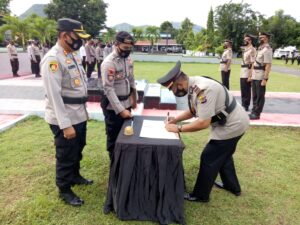 Kapolres Ende Pimpin Sertijab Kapolsek Lio Timur dan Kapolsek Wolowaru