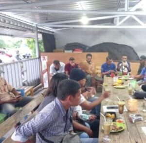 Kapolres Ende Ngopi Bareng Wartawan, Sambil Diskusi Soal Kamtibmas