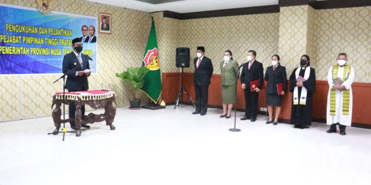 Wagub Nae Soi Lantik Pejabat Pimpinan Tinggi Pratama Lingkup Pemprov NTT