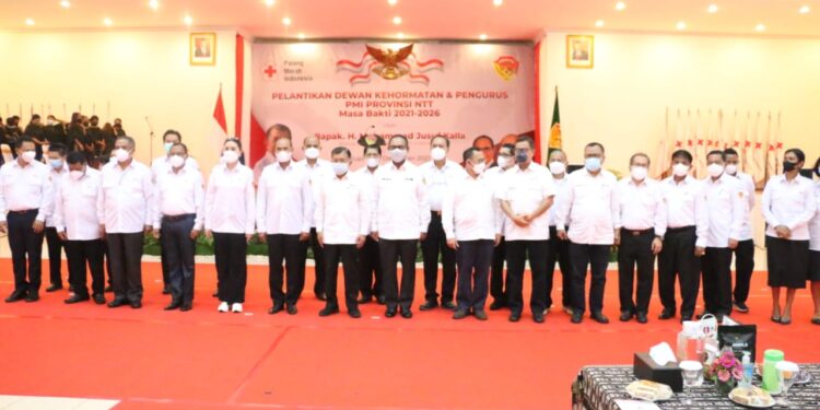 Jusuf Kalla Lantik Pengurus PMI NTT