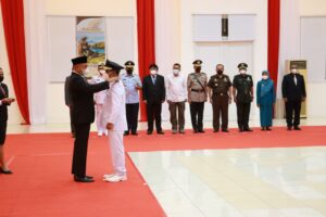 Gubernur NTT Lantik Wakil Bupati Ende Erikos Emanuel Rade