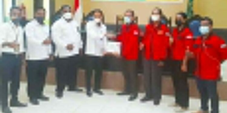 Ketua LBH Surya NTT Perwakilan Lembata Vian Burin Teken MOU Dengan Pengadilan Agama Lembata