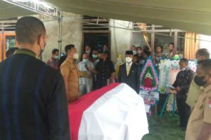 Bupati Lembata Hadiri Pemakaman Maxi Wolor, Ketua DPRD Bertindak Sebagai Inspetur Upacara