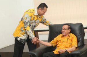 Bamsoet dan Akbar Tanjung Terima Penghargaan dari KAHMI