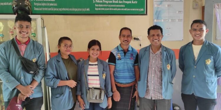 Mahasiswa KKNT-PPM Unwira di Batakte, Ajak Siswa SMANSA Lanjutkan Pendidikan