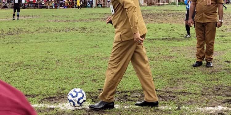 Bupati Djafar : “Sepak Bola Tontonan Menarik, Tapi Mulia Dana Bangun Masjid”