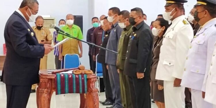 Bupati Lembata Lantik Pejabat Eselon 3 : ” Tidak Ada Tempat Basah dan Kering “