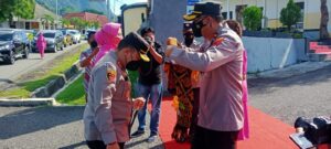 Pergantian Kapolres Ende digelar Dengan Tradisi Pedang Pora