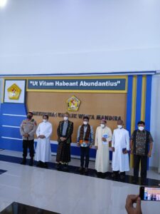 Menkominfo Johnny G Plate Resmikan Gedung Rektorat Unwira Kupang, Uskup Mgr Petrus Turang Memberkati