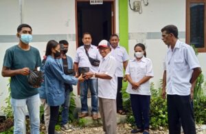 Ajak Bolok Produksi Sayur, Mahasiswa KKN UNWIRA Berikan 25 Jenis Bibit Sayur