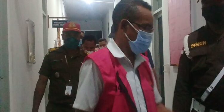 Silvester Samun Mantan Kadis Pendidikan Lembata dan Mido Dituntut 2 Tahun Penjara