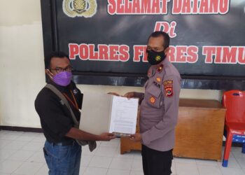 Solidaritas Wartawan Flotim Lapor Dua Akun Facebook  di Polres Flotim