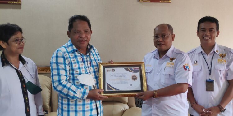 Pemkab Manggarai Timur Raih Penghargaan Pemutakhiran Data Mandiri