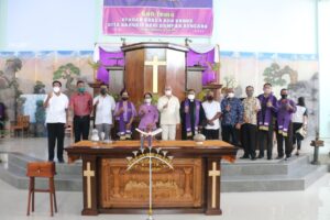 Gubernur Viktor : Tugas Gereja adalah Membuat Jemaat Sejahtera