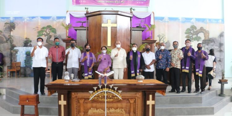 Gubernur Viktor : Tugas Gereja adalah Membuat Jemaat Sejahtera