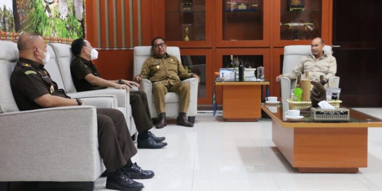 Terima Kejati Baru, Gubernur Minta Cepat Tuntaskan Kasus Pembunuhan Astrid dan Lael