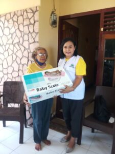 Maria Yasinta Maku Djawa Kunjungi Masyarakat, Serahkan Bantuan Bagi Kelompok Bintang Ende