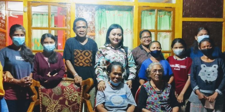 Sinta Maku Djawa Siap Bantu Fasilitas Posyandu dan Kelompok Bintang Ende