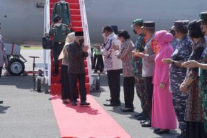 Pangdam IX/Udayana Sambut Wapres di Bandara Komodo