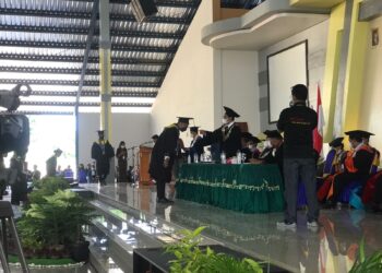 Lepas 500 Wisudawan, Rektor Unwira Gelorakan Spirit Resilience