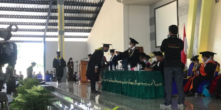 Lepas 500 Wisudawan, Rektor Unwira Gelorakan Spirit Resilience