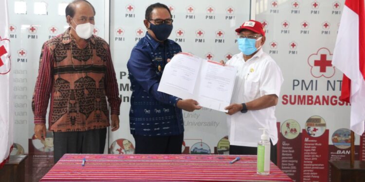 PMI NTT Serahkan Ambulans Untuk PMI Kota Kupang