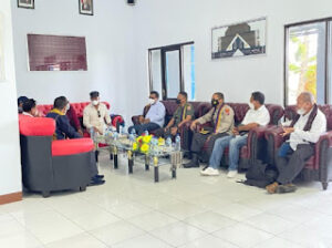 Gubernur Viktor Kunker 17 Hari di Daratan Flores