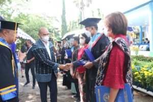 Gubernur VBL Ajak Lulusan Politeknik Pertanian Negeri Kupang Kelola Potensi Daerah
