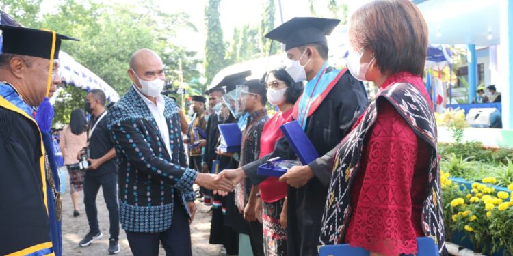 Gubernur VBL Ajak Lulusan Politeknik Pertanian Negeri Kupang Kelola Potensi Daerah
